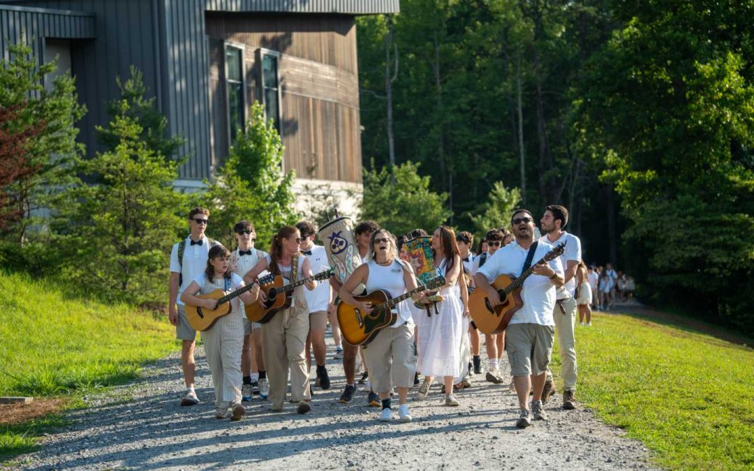 Shabbat Recap: A Community Woven in White